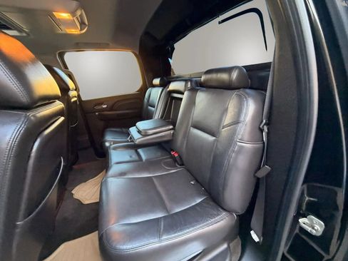 Used 2011 Cadillac Escalade EXT Premium AWD/4WD image 32