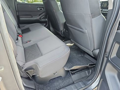 Used 2025 Nissan Frontier SV RWD image 12