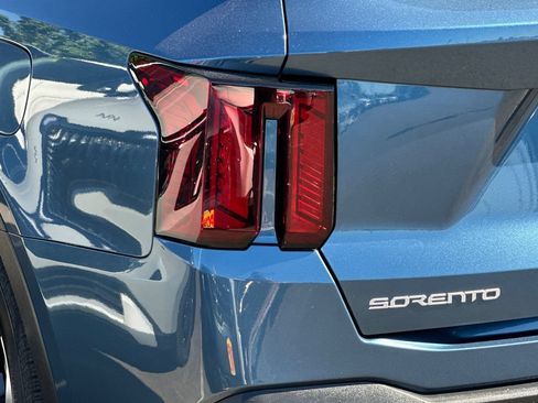 Certified 2025 Kia Sorento EX AWD/4WD image 26