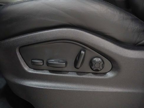 Certified 2023 Porsche Cayenne Platinum Edition image 24