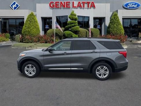 Used 2023 Ford Explorer XLT image 3