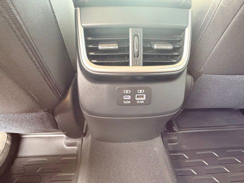 Used 2024 Subaru Outback Premium image 12