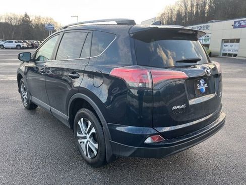 Used 2018 Toyota RAV4 LE image 8