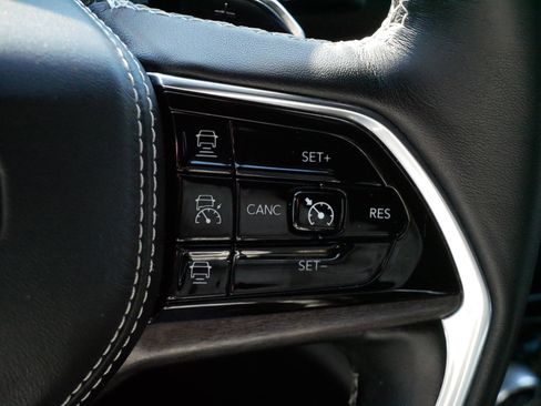 Used 2022 Jeep Grand Cherokee Overland w/ Luxury Tech Group IV image 25