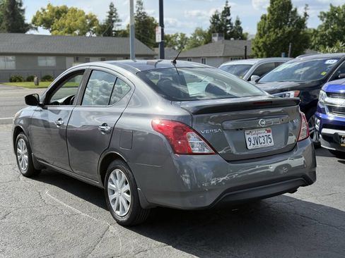 Used 2019 Nissan Versa SV FWD image 4