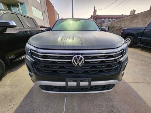 Used 2024 Volkswagen Atlas Peak Edition SEL image 2