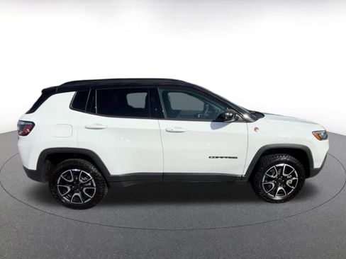 Used 2025 Jeep Compass Trailhawk image 16