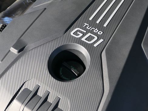 Used 2022 Genesis G70 2.0T image 31