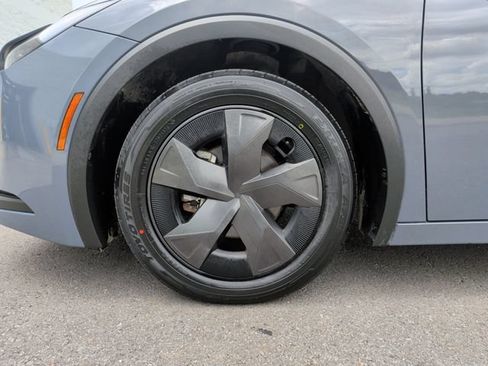 Used 2025 Toyota Prius LE FWD image 9
