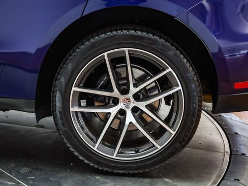 Certified 2025 Porsche Macan image 9