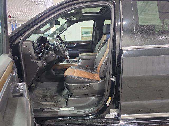 Used 2024 Chevrolet Silverado 1500 High Country w/ High Country Premium Package AWD/4WD image 23