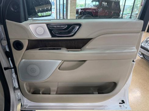 Used 2018 Lincoln Navigator Reserve w/ Technology Package image 14