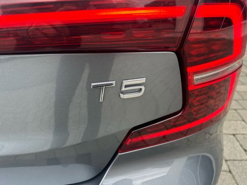 Used 2021 Volvo S60 T5 Momentum w/ Premium Package FWD image 29