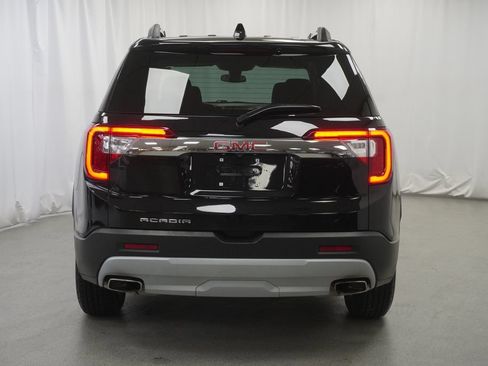 Used 2023 GMC Acadia SLE w/ Driver Convenience Package FWD image 9