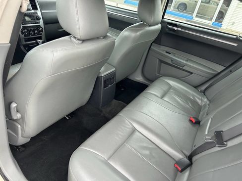 Used 2005 Chrysler 300 Touring image 40