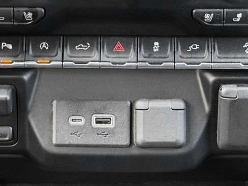 Used 2020 GMC Sierra 1500 AT4 w/ AT4 Premium Package image 8