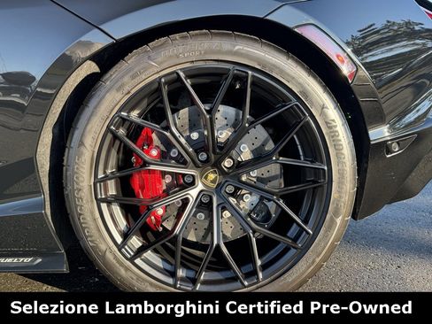 Used 2024 Lamborghini Revuelto image 10