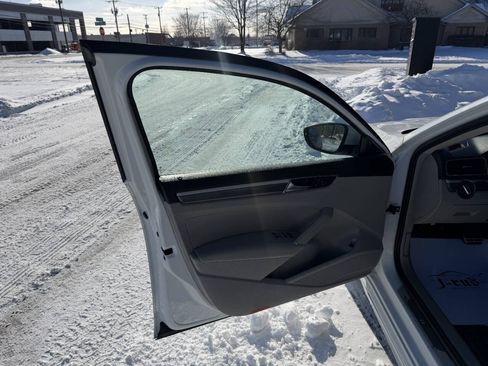 Used 2018 Volkswagen Passat 2.0T S image 28