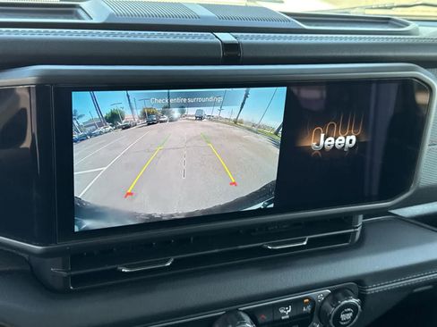 Used 2024 Jeep Wrangler Unlimited Rubicon image 14