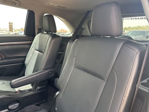 Used 2014 Toyota Highlander Limited w/ Driver Technology Package AWD/4WD image 20