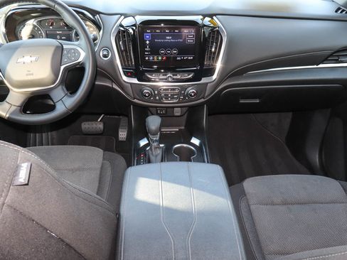 Used 2023 Chevrolet Traverse LT FWD image 11