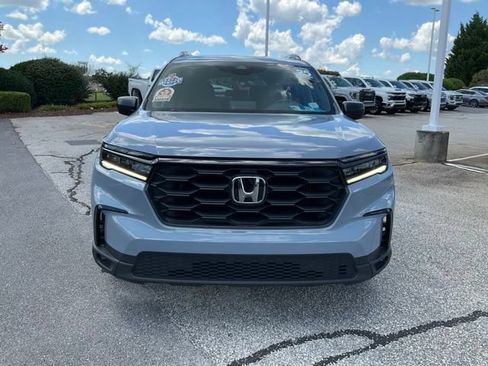 Used 2025 Honda Pilot Sport image 2