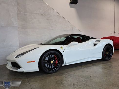 Used 2018 Ferrari 488 Spider RWD image 4
