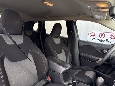 Used 2018 Jeep Cherokee Latitude image 30