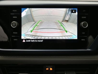 Used 2024 Volkswagen Taos SE w/ Panoramic Sunroof Package