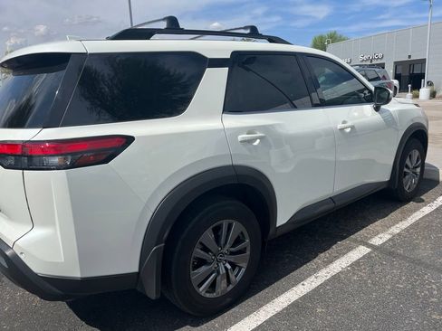 Certified 2024 Nissan Pathfinder SV FWD image 4