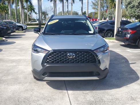 Used 2025 Toyota Corolla Cross LE image 8