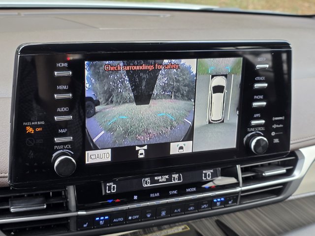 Used 2024 Toyota Sienna Platinum AWD/4WD image 20