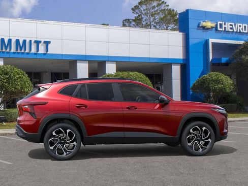 New 2026 Chevrolet Trax RS w/ Sunroof Package FWD image 5