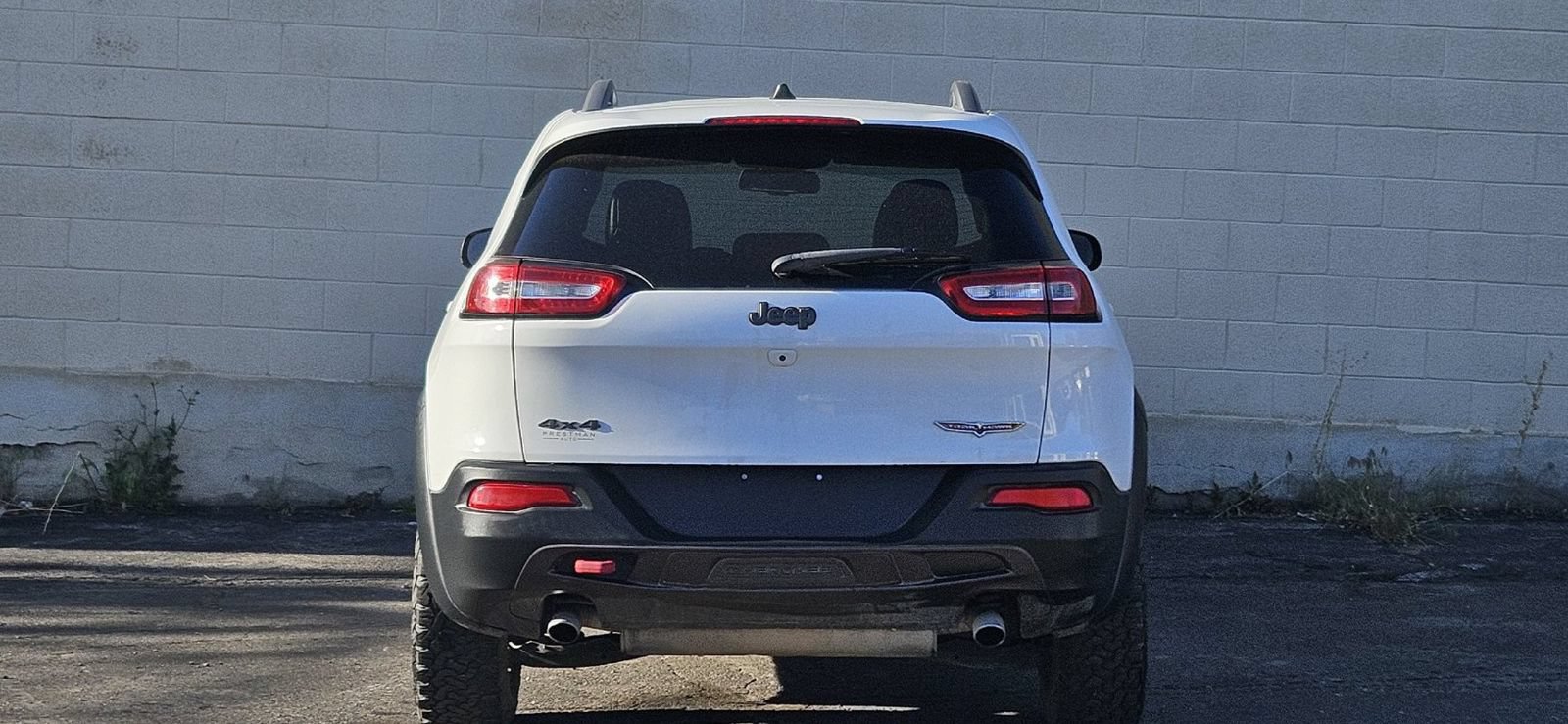 Used 2017 Jeep Cherokee Trailhawk AWD/4WD image 4