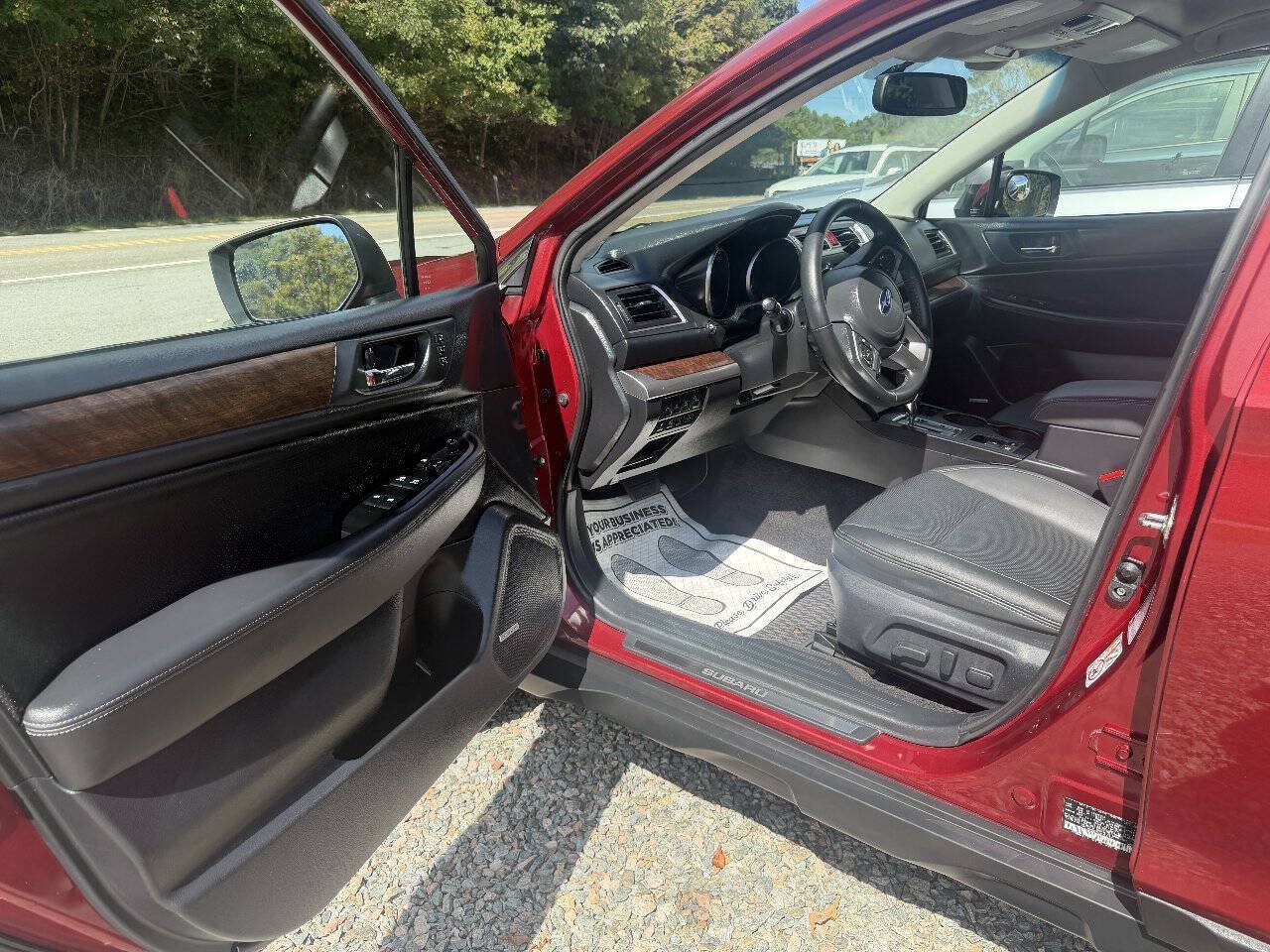 Used 2015 Subaru Outback 3.6R Limited AWD/4WD image 3