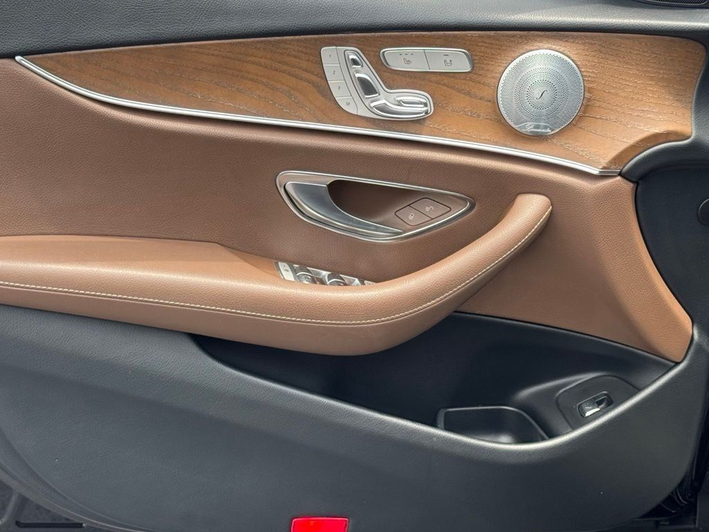 Used 2018 Mercedes-Benz E 400 4MATIC Sedan image 17