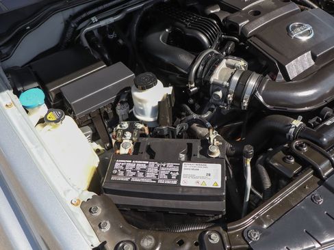 Used 2019 Nissan Frontier SV image 11