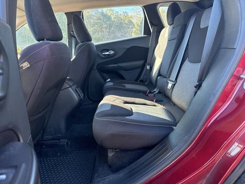 Used 2015 Jeep Cherokee Sport w/ Cold Weather Group image 10