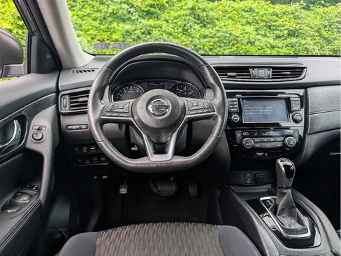 Used 2017 Nissan Rogue SV w/ SV Premium Package AWD/4WD image 29