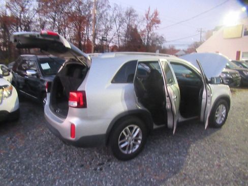 Used 2015 Kia Sorento LX image 11
