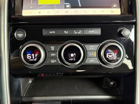 Used 2018 Land Rover Discovery HSE image 23