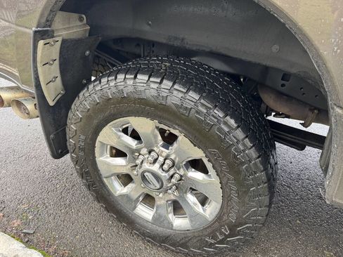 Used 2017 Ford F250 Lariat w/ Chrome Package image 11