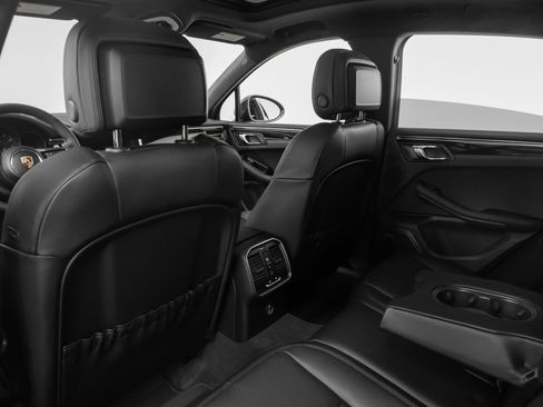 Used 2025 Porsche Macan image 38