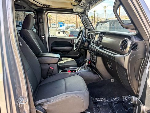 Used 2018 Jeep Wrangler Unlimited Sport AWD/4WD image 18
