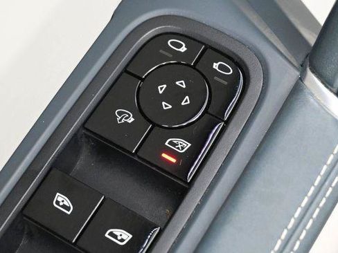 Used 2020 Porsche Cayenne AWD/4WD image 12