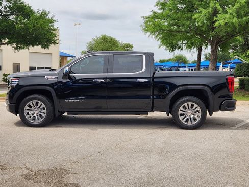 Used 2025 GMC Sierra 1500 Denali w/ Technology Package AWD/4WD image 3
