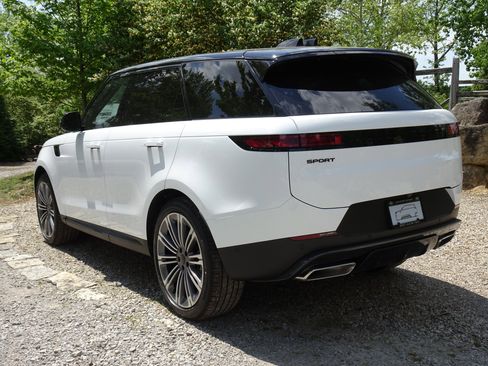 New 2026 Land Rover Range Rover Sport SE AWD/4WD image 10