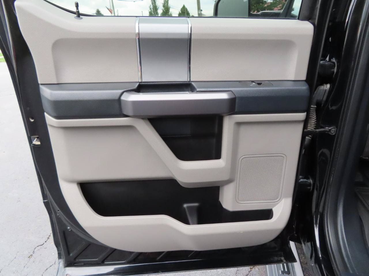 Used 2022 Ford F350 XLT w/ Black Appearance Package AWD/4WD image 35