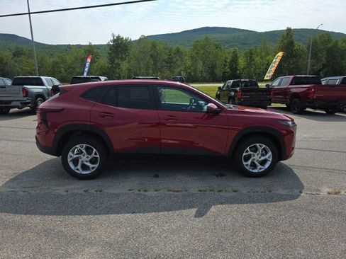 New 2026 Chevrolet Trax LS w/ LS Convenience Package FWD image 24
