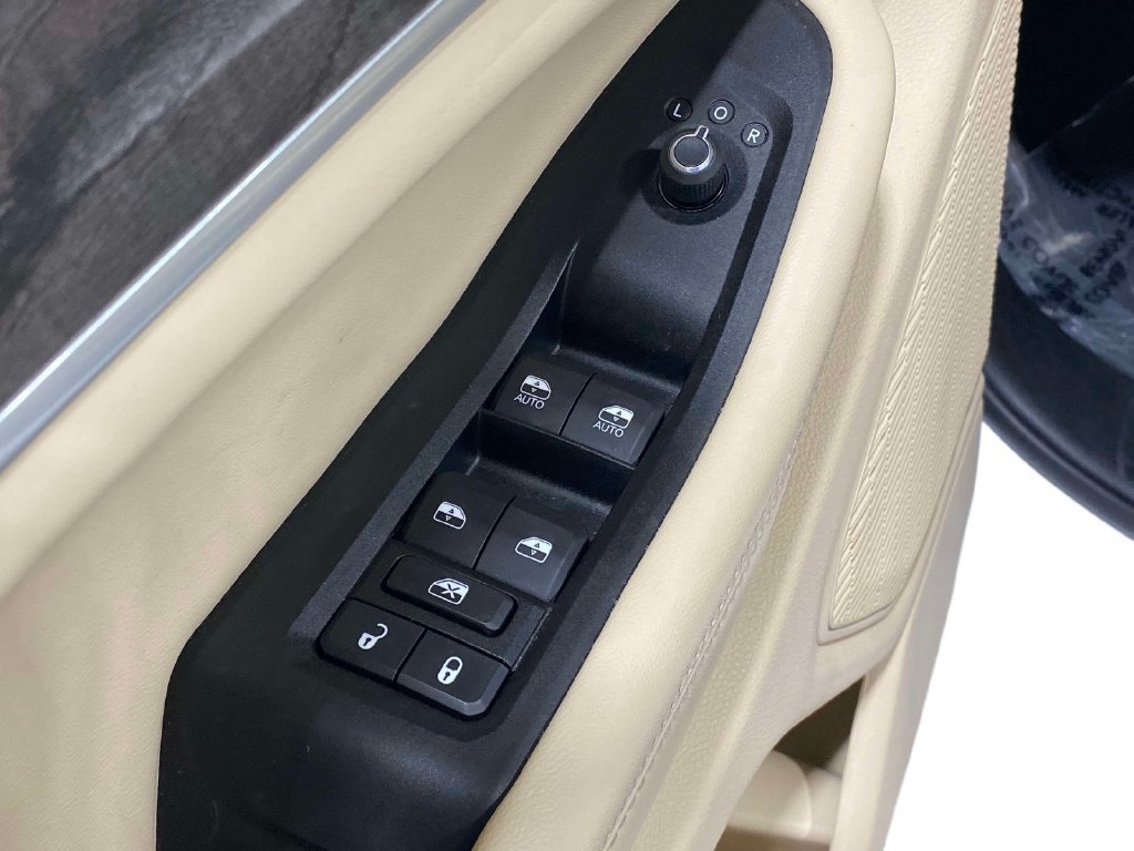 Used 2023 Jeep Grand Cherokee Limited AWD/4WD image 19